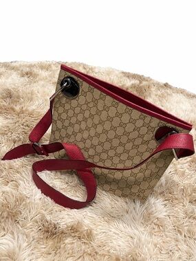 Gucci Beige Monogram Crossbody with Red Leather Trim - 2000-2015 GG Canvas Eclip